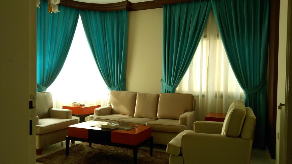 Royal Crown Suites Sharjah Eksteriør billede
